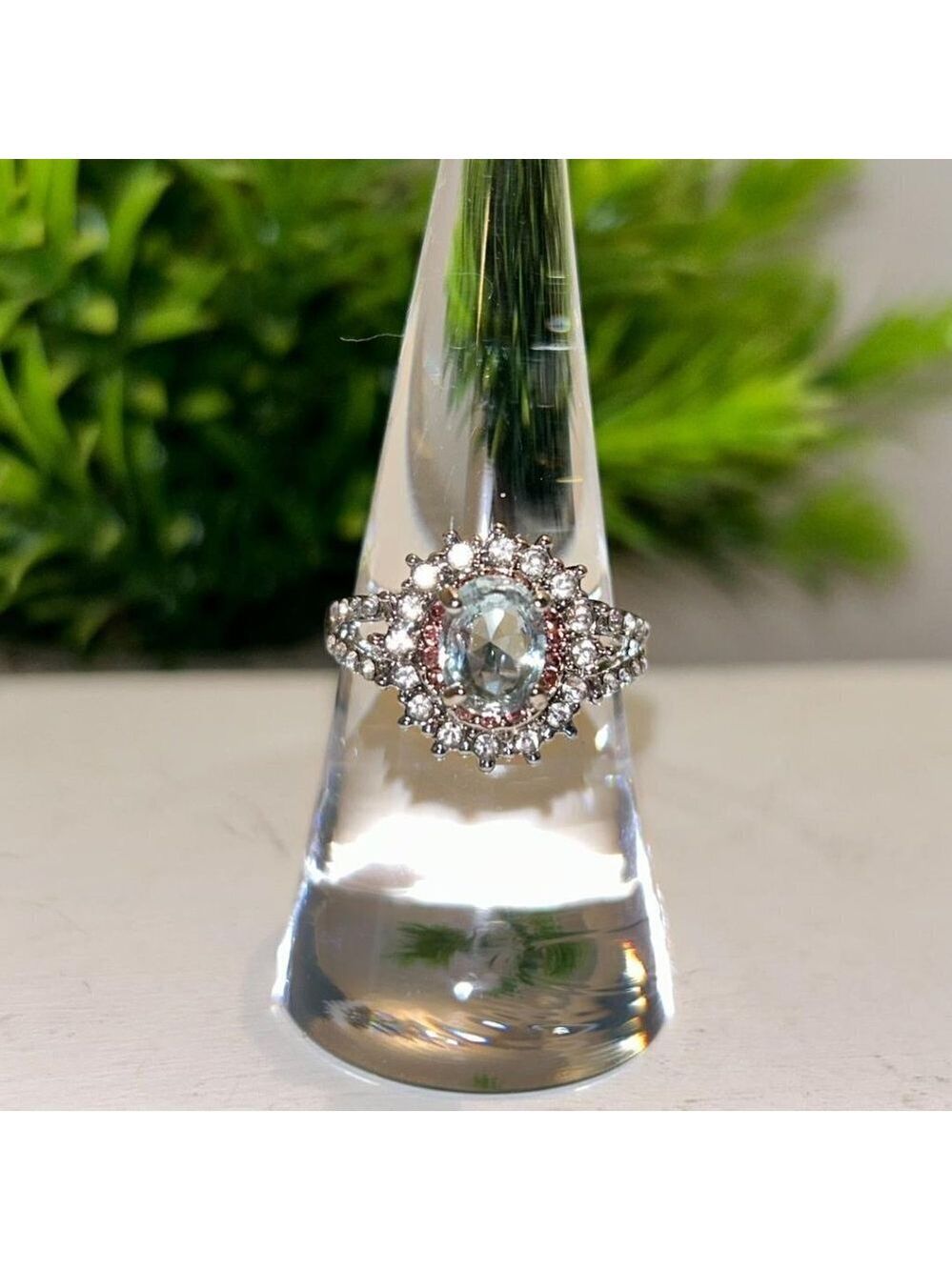 Ladies Vintage Style large flower shape inlaid ring Size 8